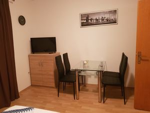 19214618-Ferienwohnung-4-Viganj-300x225-5