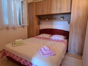 23917008-Ferienwohnung-3-Viganj-300x225-3