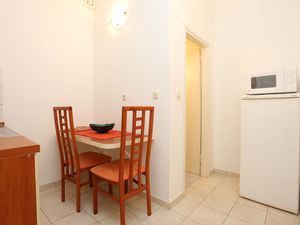 23930905-Ferienwohnung-2-Viganj-300x225-1