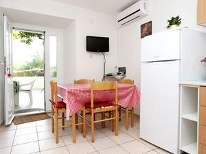 23930927-Ferienwohnung-4-Viganj-300x225-1