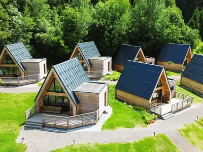 Chaletdorf im Sommer