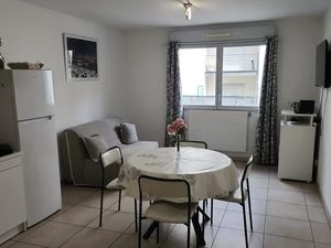 24014738-Ferienwohnung-3-Villeurbanne-300x225-0