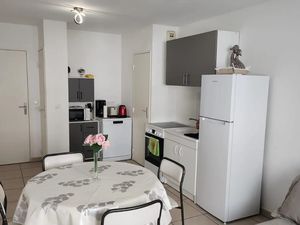 24014738-Ferienwohnung-3-Villeurbanne-300x225-1