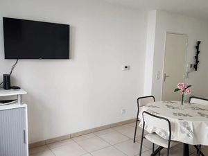 24014738-Ferienwohnung-3-Villeurbanne-300x225-2