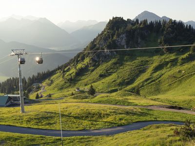 Hahnenkamm_Sonnenaufgangsfahrt Hahnenkamm Bahn ©Ro