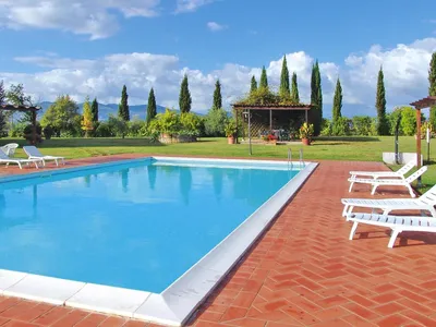 PoolOfHouse