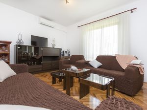 23932330-Ferienwohnung-4-Vinez-300x225-1