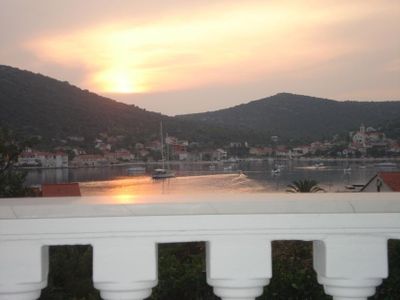 Blick aufs Meer von der Terrasse am Abend