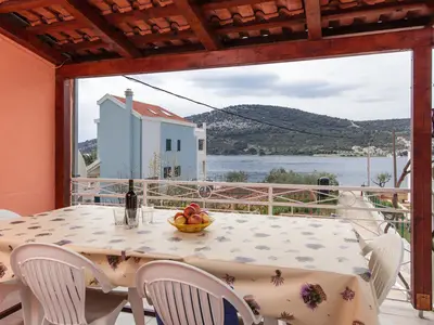 Ferienwohnung für 8 Personen (100 m²) in Vinišće 1/10