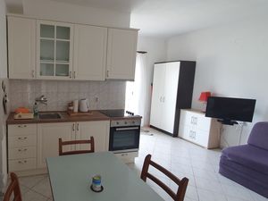 22082255-Ferienwohnung-3-Vinišće-300x225-1