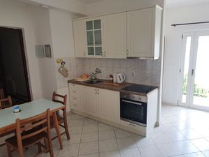 22082255-Ferienwohnung-3-Vinišće-300x225-2