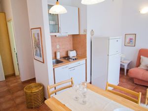 23043913-Ferienwohnung-4-Vinišće-300x225-5