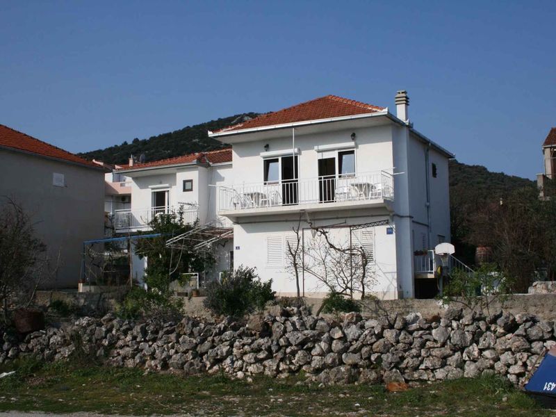 23890400-Ferienwohnung-3-Vinišće-800x600-0