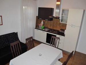 23940997-Ferienwohnung-5-Vinišće-300x225-5