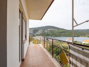 23941000-Ferienwohnung-6-Vinišće-300x225-1