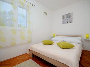 23942795-Ferienwohnung-6-Vinišće-300x225-3