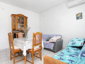 18964278-Ferienwohnung-4-Vinišće-300x225-2