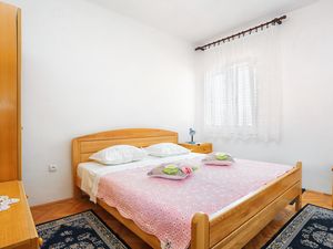 18964278-Ferienwohnung-4-Vinišće-300x225-5