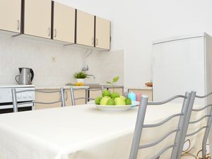 21757459-Ferienwohnung-5-Vinišće-300x225-2