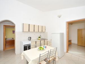 21757459-Ferienwohnung-5-Vinišće-300x225-3