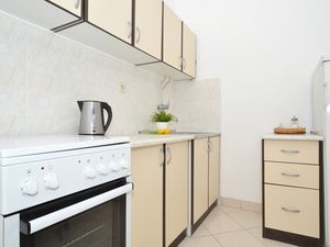 21757459-Ferienwohnung-5-Vinišće-300x225-4