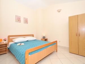 21757459-Ferienwohnung-5-Vinišće-300x225-5