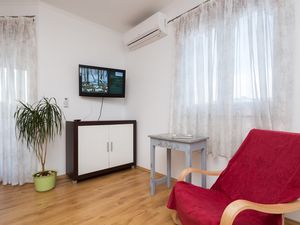 21948989-Ferienwohnung-5-Vinišće-300x225-2