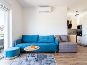 23976978-Ferienwohnung-8-Vinišće-300x225-2