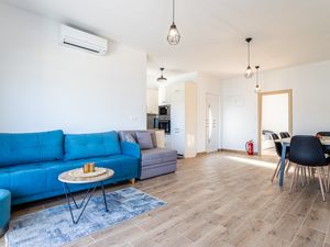 23976978-Ferienwohnung-8-Vinišće-300x225-4