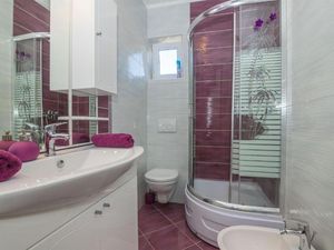 23942167-Ferienwohnung-4-Vinišće-300x225-2