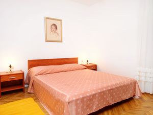 23928893-Ferienwohnung-4-Vinišće-300x225-5