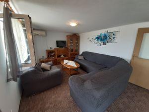 23928975-Ferienwohnung-8-Vinišće-300x225-1