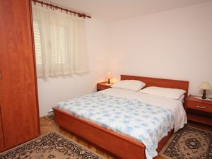 23928975-Ferienwohnung-8-Vinišće-300x225-5