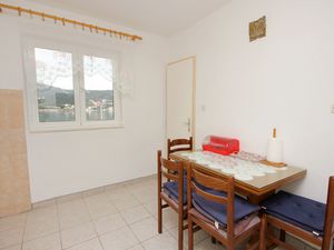 23930829-Ferienwohnung-8-Vinišće-300x225-1