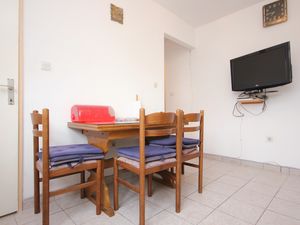 23930829-Ferienwohnung-8-Vinišće-300x225-2