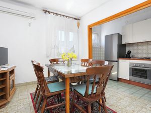 23931087-Ferienwohnung-5-Vinišće-300x225-1