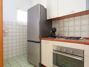 23931087-Ferienwohnung-5-Vinišće-300x225-4