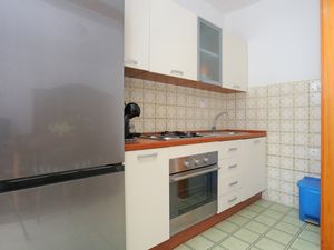 23931087-Ferienwohnung-5-Vinišće-300x225-5