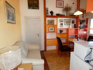 23931102-Ferienwohnung-2-Vinišće-300x225-1