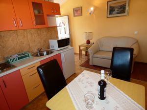 23931102-Ferienwohnung-2-Vinišće-300x225-4