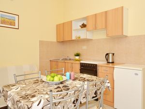 23932513-Ferienwohnung-3-Vinišće-300x225-2