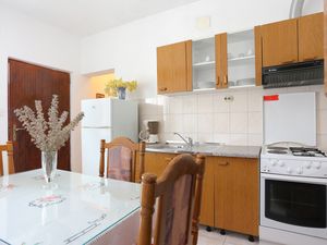 23931089-Ferienwohnung-4-Vinišće-300x225-4