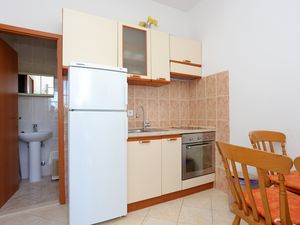 23931090-Ferienwohnung-3-Vinišće-300x225-2