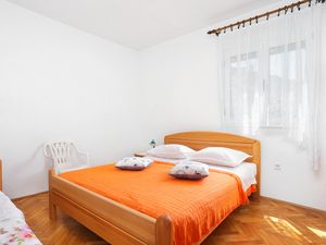 23931090-Ferienwohnung-3-Vinišće-300x225-4