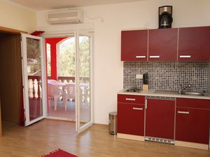 18323932-Ferienwohnung-6-Vinišće-300x225-3