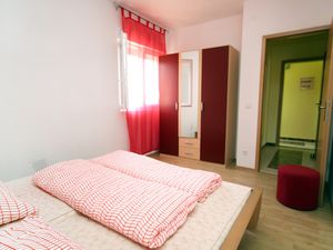 18323932-Ferienwohnung-6-Vinišće-300x225-5