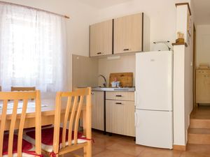 18689469-Ferienwohnung-3-Vinišće-300x225-2