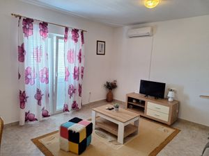 23931539-Ferienwohnung-5-Vinišće-300x225-1