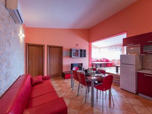 24058546-Ferienwohnung-6-Vinišće-300x225-1