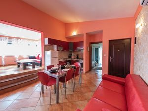 24058546-Ferienwohnung-6-Vinišće-300x225-3